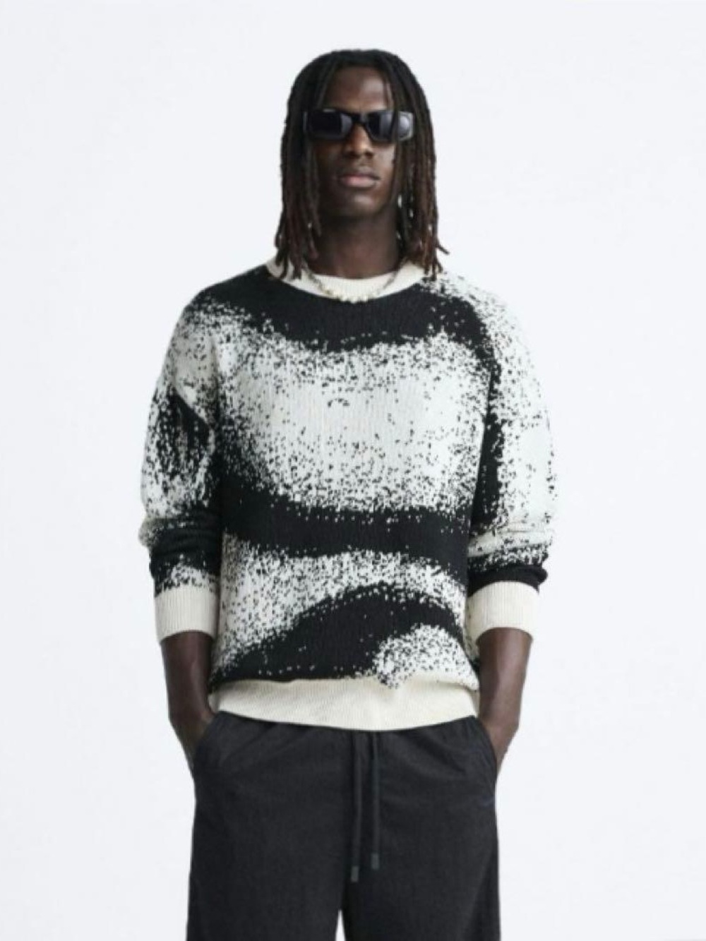 Zara Men’s Black and White Crewneck Sweater